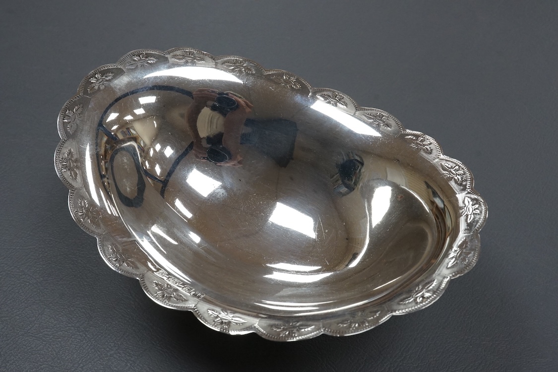 An Elizabeth II silver boat shaped pedestal dish, with cusped border, Barker Brothers Silver Ltd, Birmingham, 1971, length 15.9cm, 4.6oz.